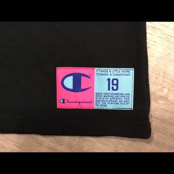 Champion Heritage cropped tee, C logo - Picture 4 of 8